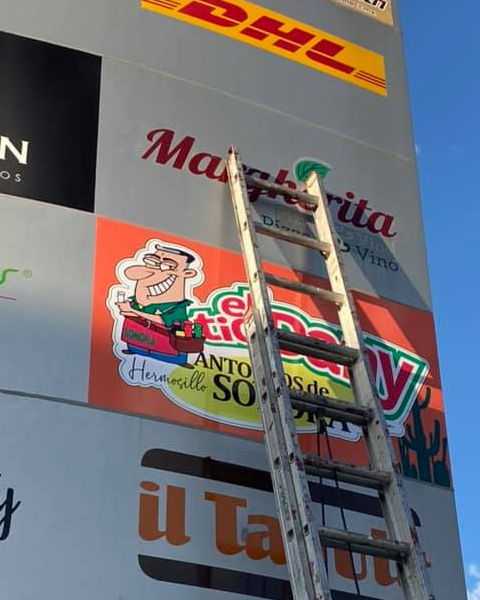 fabricación de anuncios en Guadalajara para plaza comercial