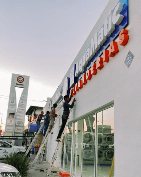 Fabricación de Anuncios